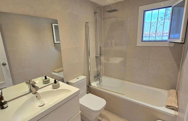 3-bed Villa Sleeps 8 With Private Pool - Foto 13