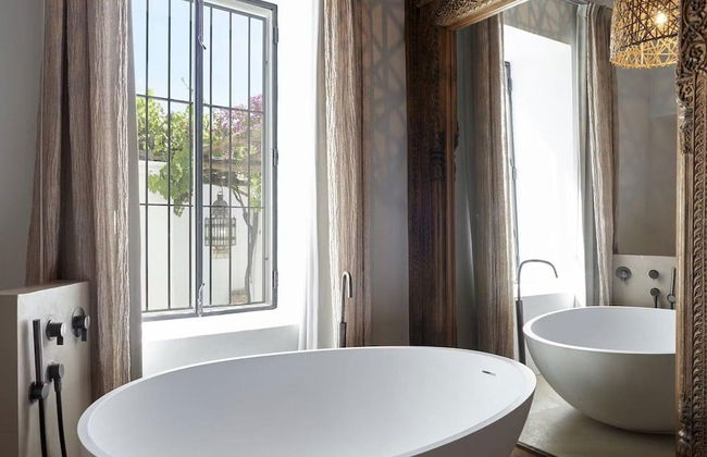 Hillside Villa With Sea-views - Photo 25