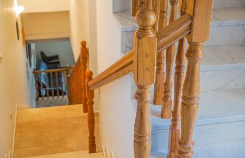 3 Bedroom Beach House with private sea access - Photo 10