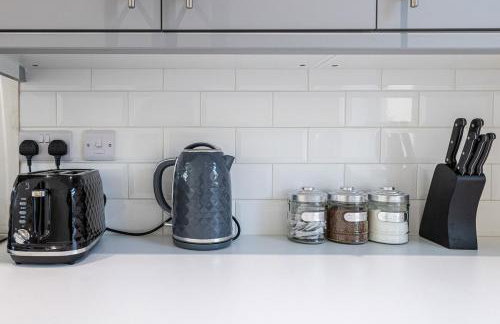 4BR New Build - Near Ferry Port - Great for Groups - Foto 12