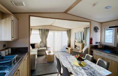 RJ Luxury caravan hire 2 with Hot Tub - Foto 4