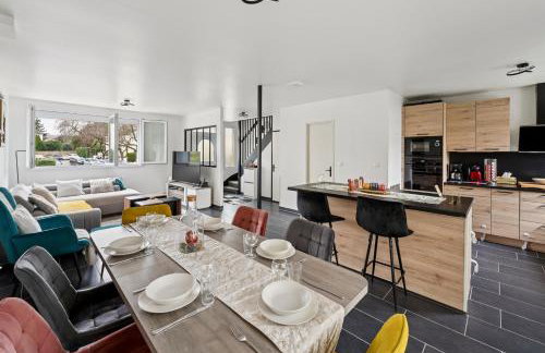 Chic house with a master suite, parking, terrace, and garden - Foto 10