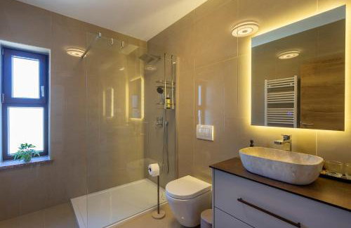 Luxurious new apartment with pool - Foto 47