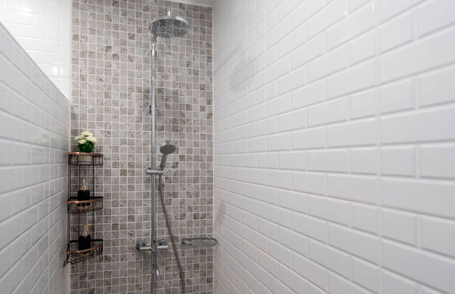 Bright Luxury Villa W Garden Pool & Sauna - Photo 27