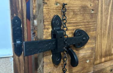 Thors Cave Cabin, Peak District - Photo 33