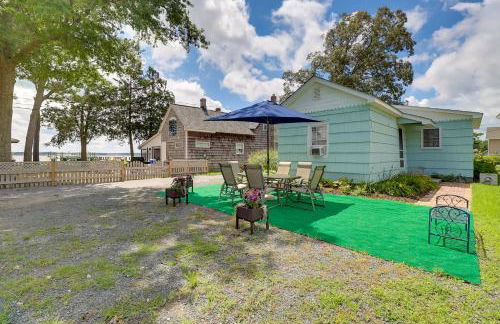 Deck and Indian River Bay Views Coastal Cottage - Foto 25
