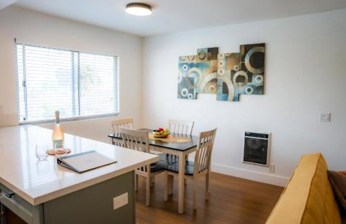 1 Block from Beach - Steps from Restaurants & Shops - Foto 7