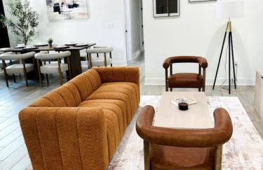Stylish Retreat - Close to Downtown - Open Layout - Foto 1