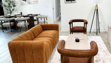 Stylish Retreat - Close to Downtown - Open Layout - Foto 1