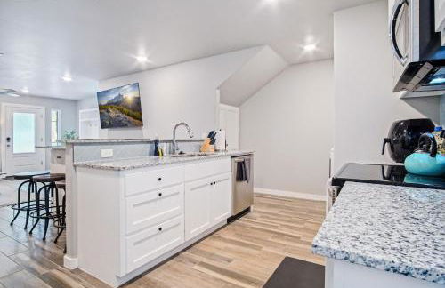 5BR Home Hot tub, fenced backyard #CO - Foto 16