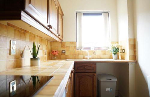 18PG Dreams Unlimited - Budget Flat w free parking - Slough Windsor Heathrow - Foto 25