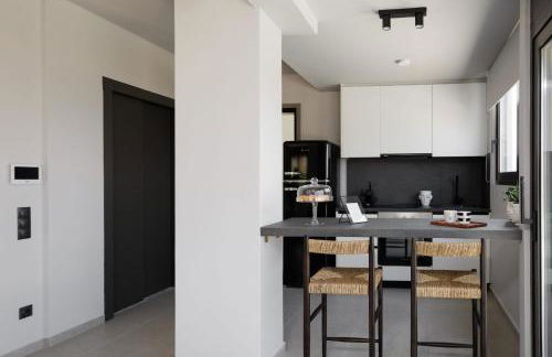 Experience Penthouse by Athens Riviera Suites - Photo 9