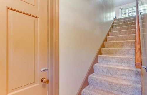 1 Mi to Dtwn Salem Apt with Garage Access! - Foto 18