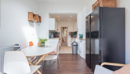 Modern 4-Bedroom Detached Home in Central Cambridge with Parking - Foto 3