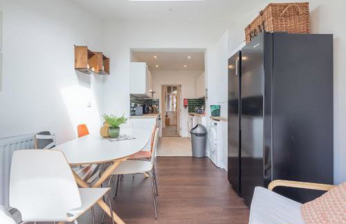 Modern 4-Bedroom Detached Home in Central Cambridge with Parking - Foto 3