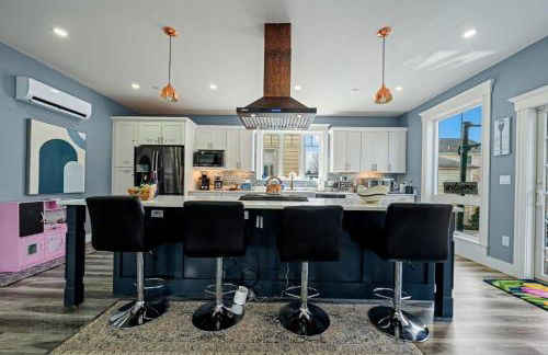 Luxe Coastal Retreat with Hot Tub & Spring Fires - Foto 30