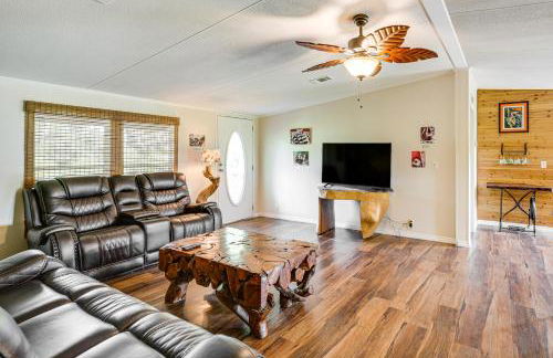 Sleep With Sloths and Lemurs! Modern Webster Home - Foto 5