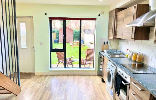 5-bed Townhouse Salford Deep Cleaned - Foto 15