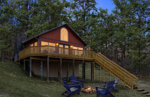 Loft Cabin w, Hot Tub, Fire Pit, Huge Deck & WiFi! - Foto 18