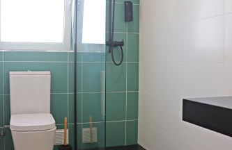 Vivenda Geminada com piscina a 10 minutos a pé da praia, by QoZzy - Foto 24