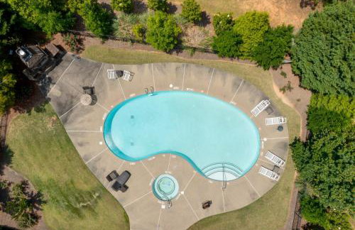 Private Patio, Decks Waterfront Eatonton Townhome - Foto 38