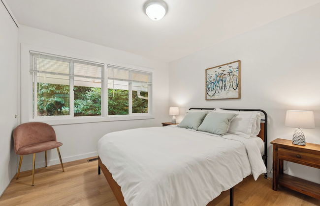 Parkside Escape Oasis in Bellevue fully fenced - Foto 1