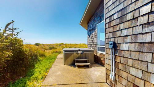 3 Bed 3 Bath Vacation home in Bayshore Beach Club - Photo 2