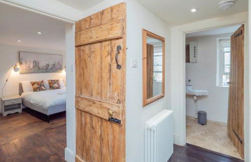 Heron Stays Bath- Boutique Period Group Properties, Parking for 4 Cars, Just 3 Miles to Bath Central, Sleeps 14 - Photo 34