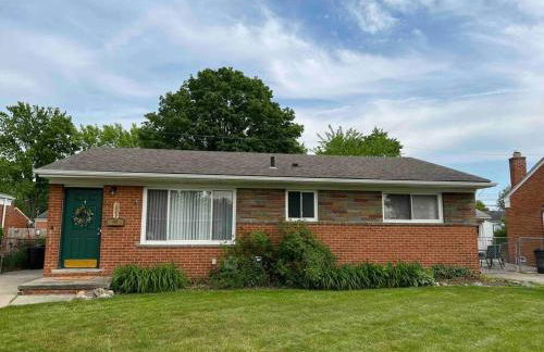 Cozy Bungalow in Madison Heights - Foto 1