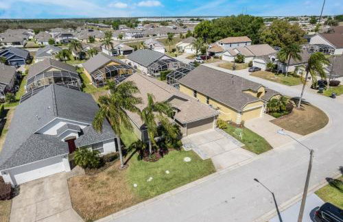 Great Location, gated community, private heated POOL - Foto 33