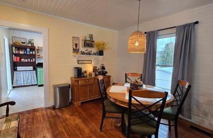 Charming Downtown Bungalow I Explore-Shop-Eat - Foto 13