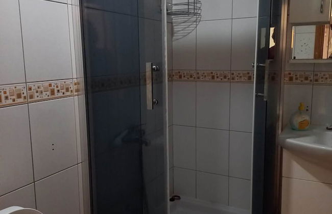 Stunning Color 1-bed Apartment in Skopje - Photo 16