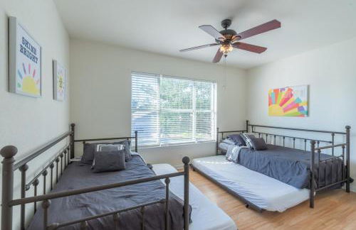 Luxury 5BR House with Pool by SeaWorld & Lackland - Foto 42