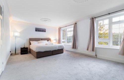 Purley House-Sleeps 8-Near Gatwick-Games Room - Foto 37