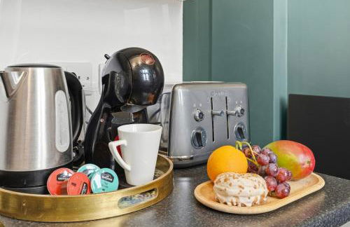 #115 ModernCity Escape Central Apartment- 10 mins to Royal Albert Dock Liverpool- Sleeps 4 - "Perfect for contractors and Families " - Foto 11