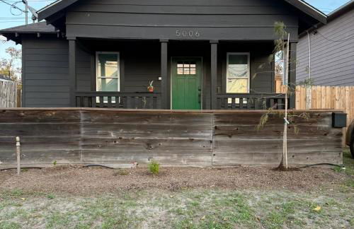 Updated Vintage Oasis, Near Downtown & Stadiums, Huge Yard - Foto 36