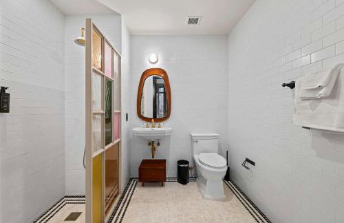 Freeman 201 by Rove Travel - 2BR Condo with Shared Amenities - Foto 8