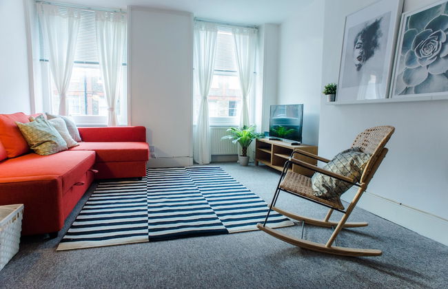 Baker Street Apartments by Allô Housing - Photo 6