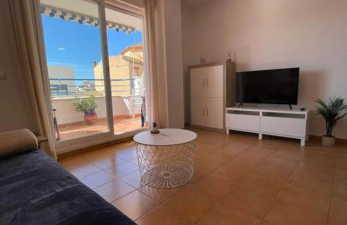 South facing 1 bed apartment, near beach - Photo 4