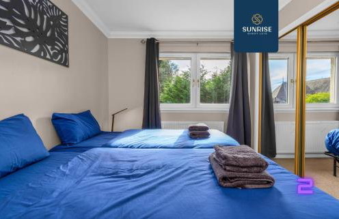 Muirton House 2 - INVOICE and REDUCED PRICE only via SUNRISE SHORT LETS DUNDEE, SLEEPS 8 has 4 Twin Bedrooms with 4 Car Parking, 2 Baths, 5 Smart TV, Fully Equipped, Garden, Free WiFi, and ONLY 9 Mins to STANNERGATE Ports - Foto 50
