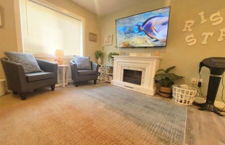 Stunning Lake Home w arcade and huge deck - Foto 42