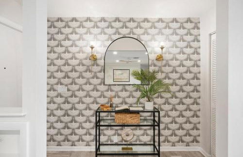 Stylish coastal retreat with Heated Saltwater pool - Foto 10