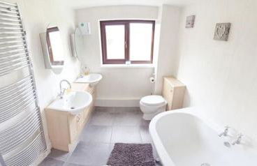 3 Bed Cottage-Sleeps 6-Garden-Hot Tub-Games Room - Photo 18