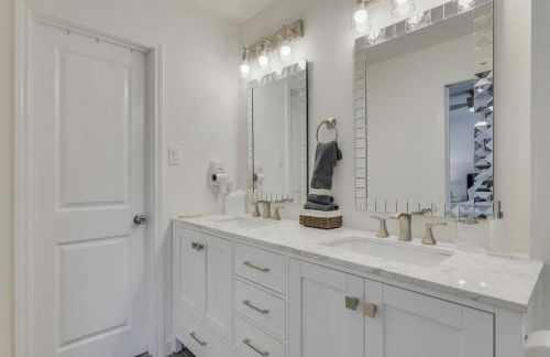 Luxury Home with 5 Bedrooms and Private Pool - Foto 29