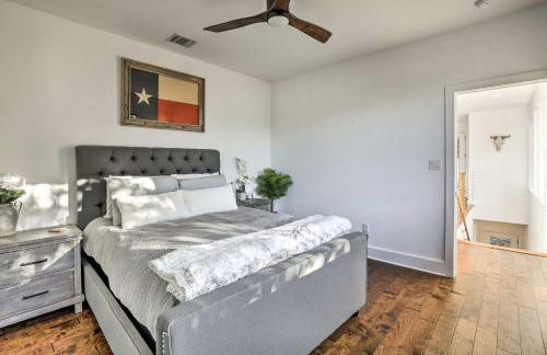 Lake Granbury Views and Game Room! Modern Escape - Foto 19