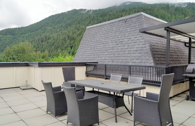 Charming 1BR Lakeside - Photo 16