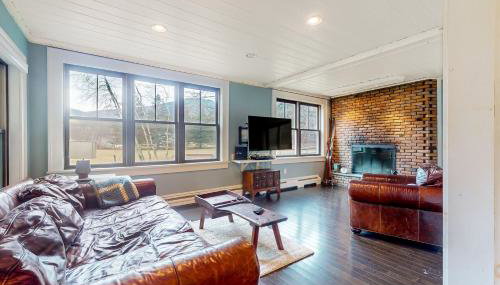 Make for the Mountains - Photo 2