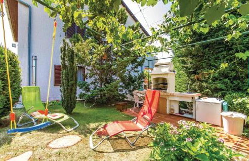 2 Bedroom Nice Apartment In Viskovo - Foto 15