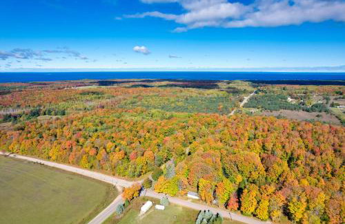 Cozy Harbor Springs Vacation Rental, 13 Mi to Town - Foto 2