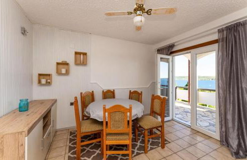 Stunning Apartment In Rtina - Photo 13